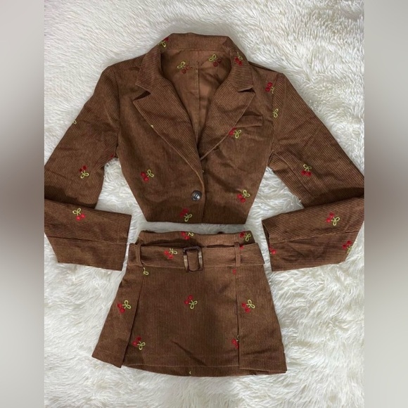 Brown Cropped Blazer and Skirt Set - Picture 3 of 4
